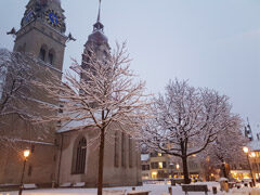 Kirchplatz Winterthur mit Kirche im Winter